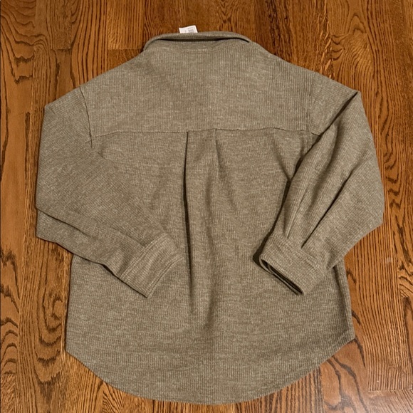 New In Ribbed Button-Up Overshirt in Olive large - Picture 13 of 13